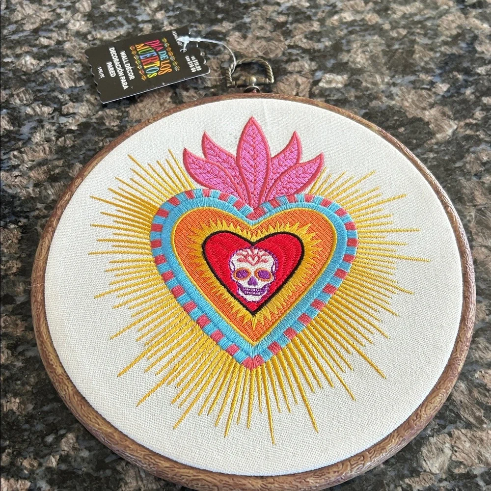ASHLAND EMBROIDERED HEART DIA DEL LOS MUERTOS WALL DECOR NWT